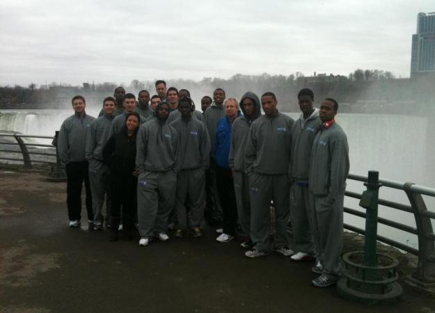 The men's team made a quick stop at Niagara Falls on Monday morning
