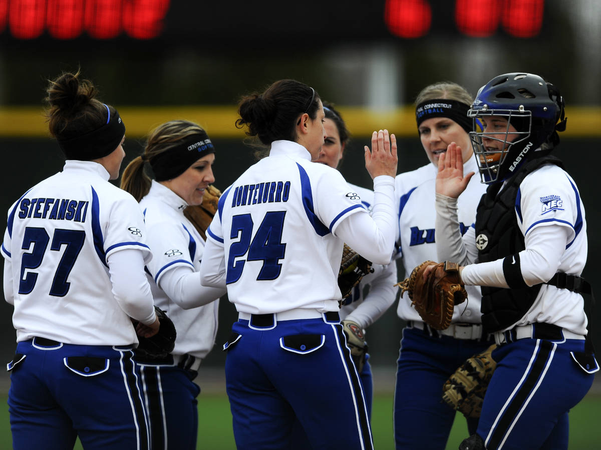Softball Splits Extra Inning Doubleheader at Monmouth