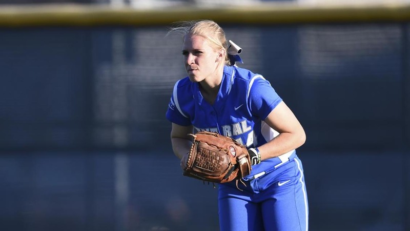 Softball Comes From Behind in Last Inning to Win 6-4, Splits Doubleheader at Wagner