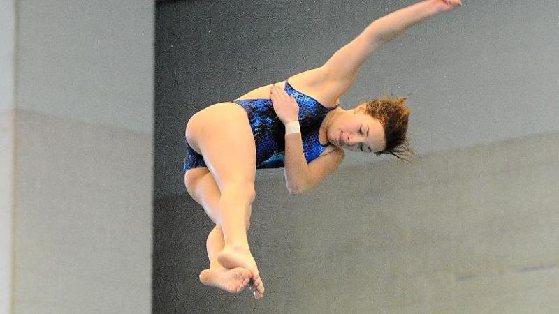 Dwyer Tabbed NEC Diver of the Week