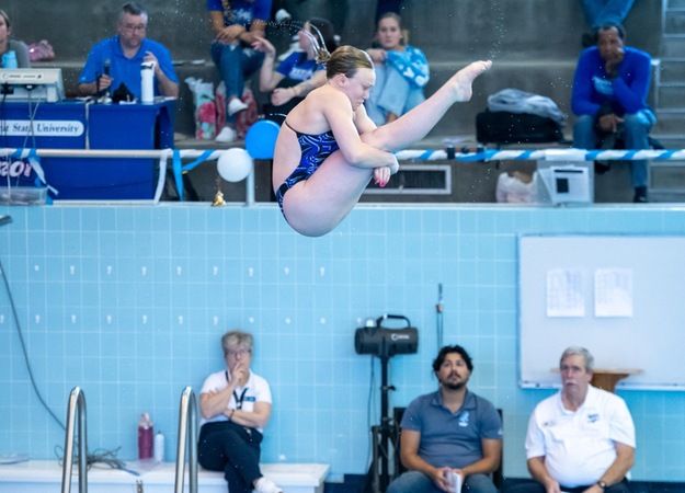 Jewelle Maziarz won the NEC 1-meter diving Friday night, with a 48 point score on her final dive. (Photo: Steve McLaughlin)