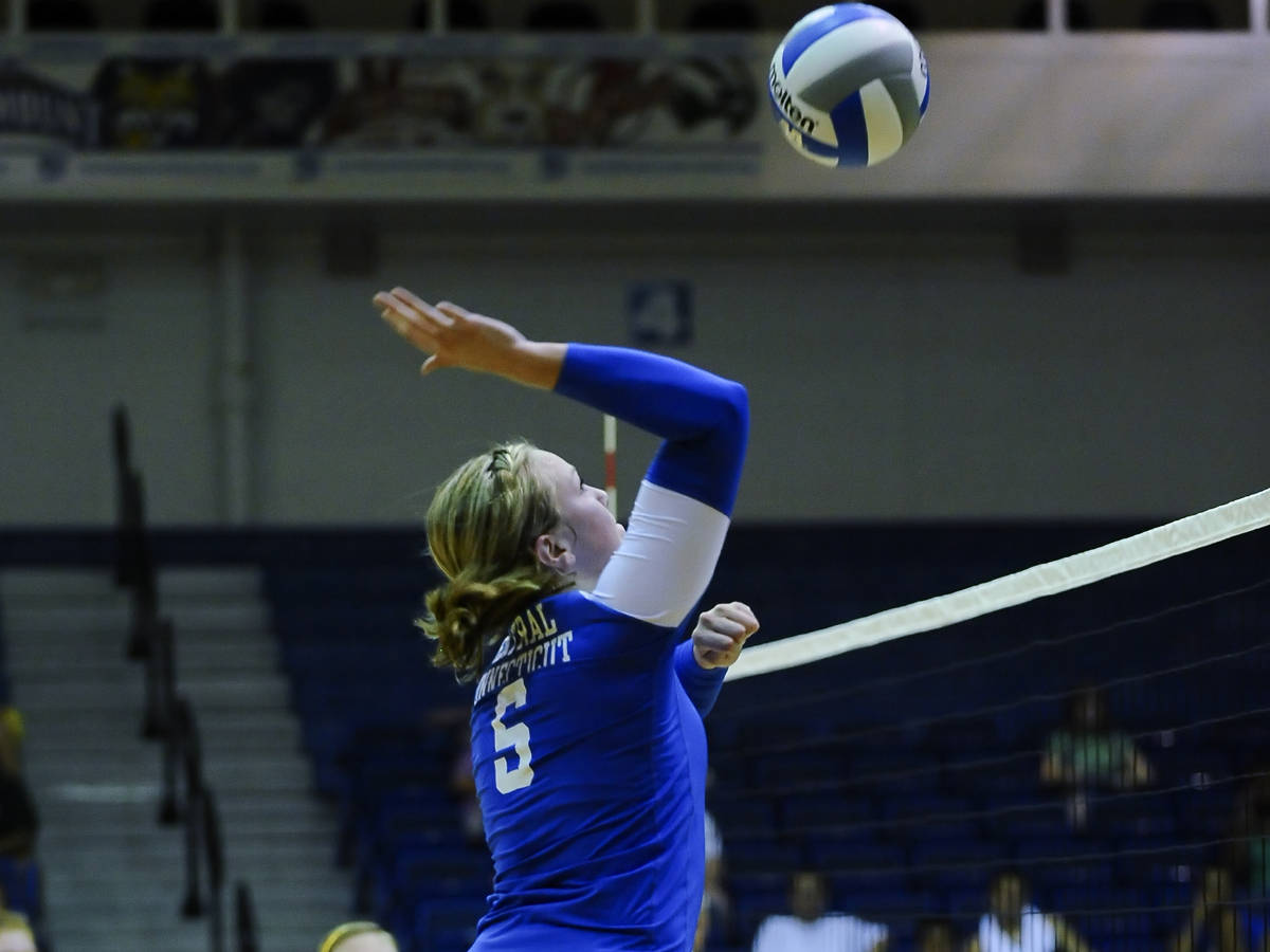 Volleyball Falls to Sacred Heart On the Road