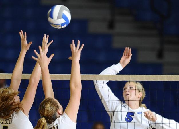 Volleyball Falls to Long Island, 3-1