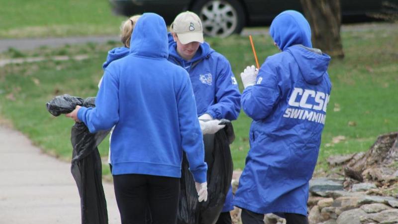 Blue Devils Participate in Third Annual Day of Giving