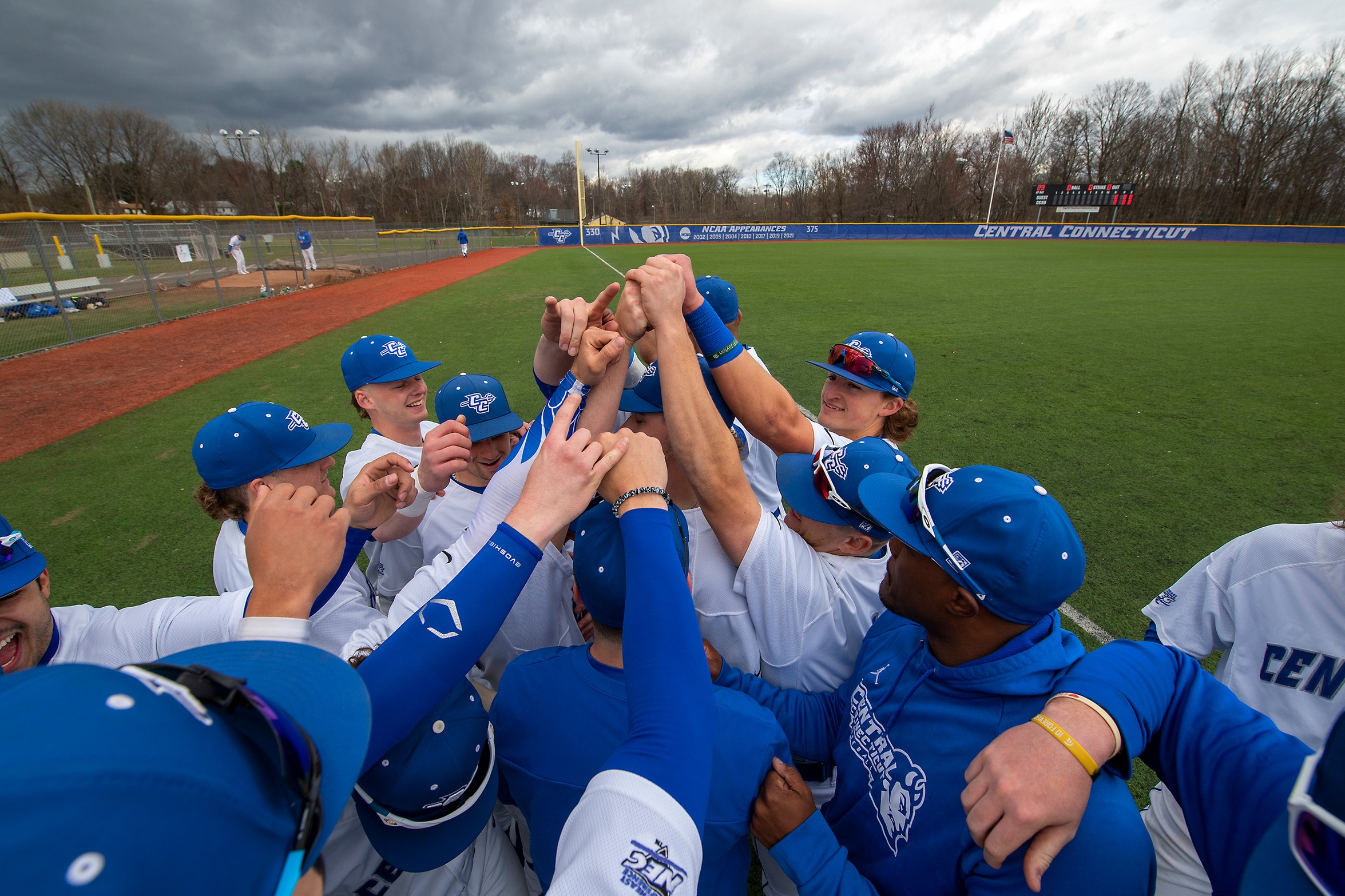 Baseball Sweeps Doubleheader from Bryant on Saturday