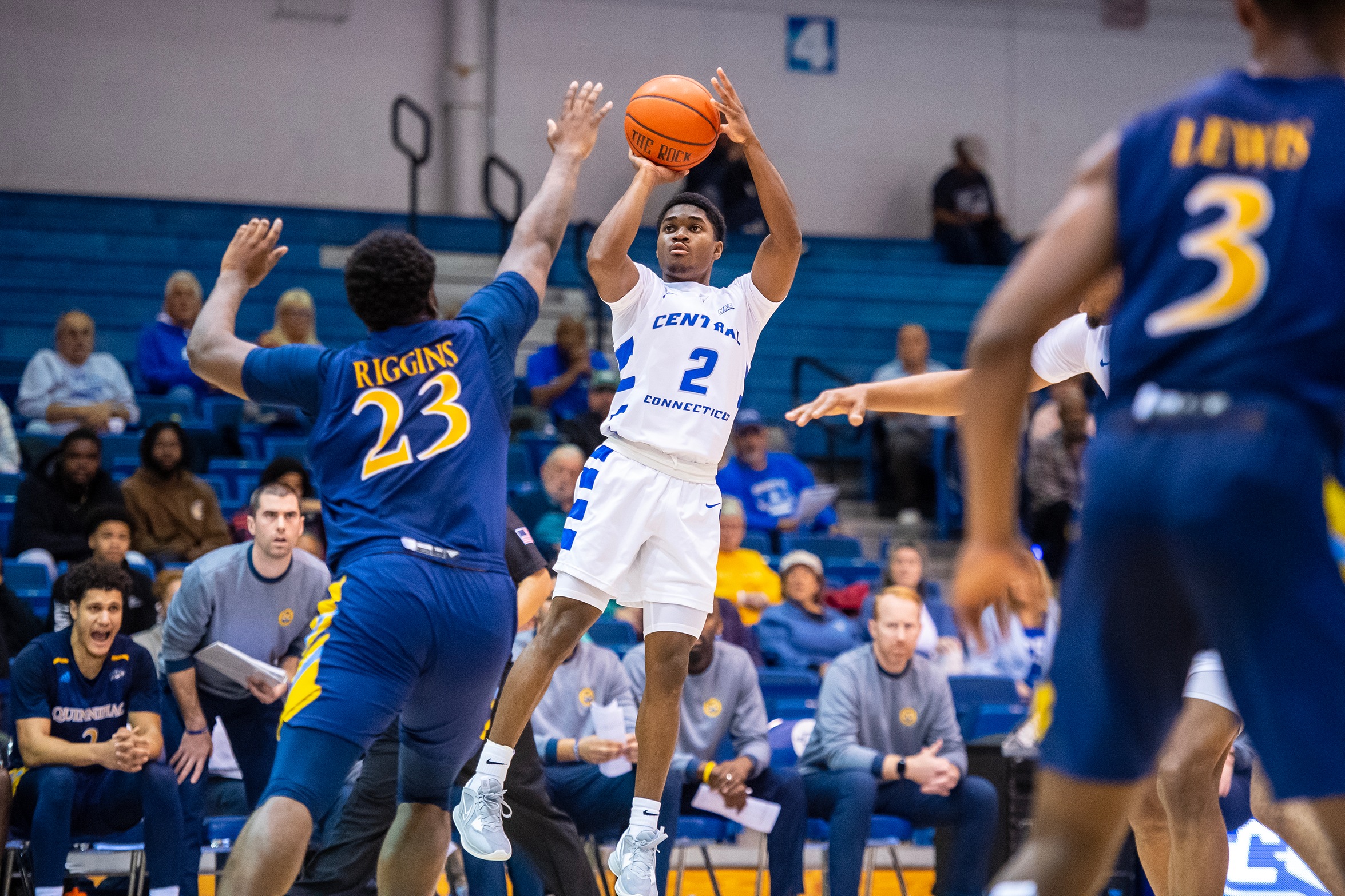 Men's Basketball Drops Contest at Holy Cross