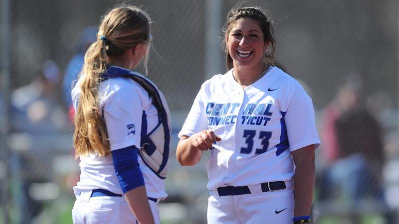 Softball Shuts Out UMass-Lowell in Doubleheader