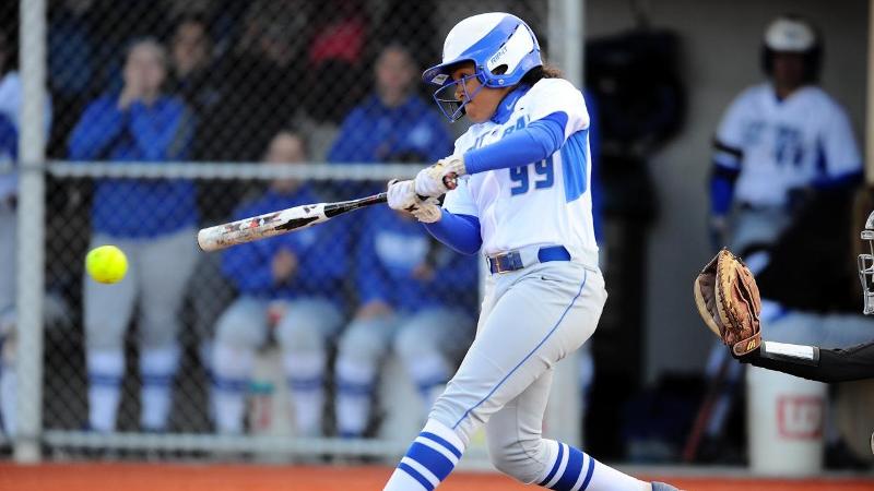 Softball Sweeps Day One in FL; Extends Streak to Five