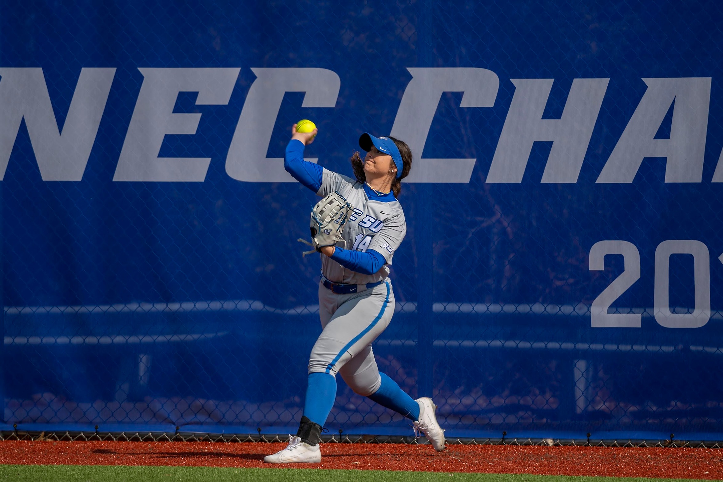 Softball Drops Doubleheader to Pioneers