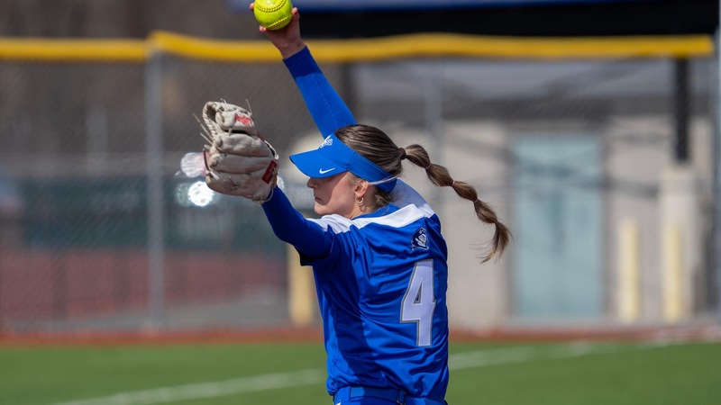 Softball Defeats the Seahawks in Conference Opening Doubleheader