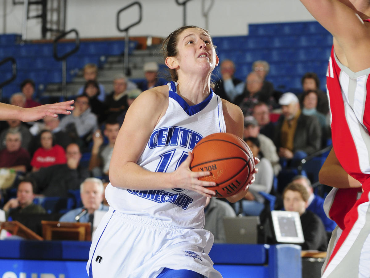 Wade and Oglesby Post Career-High Scoring Efforts in 76-63 CCSU Home Win Over Robert Morris