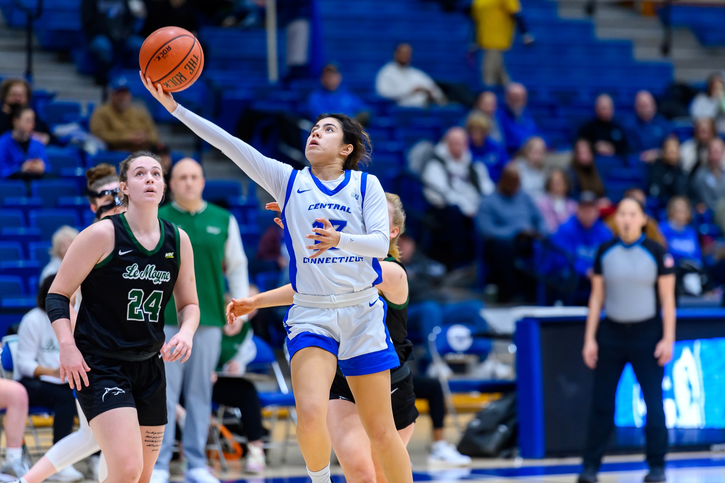 Women's Basketball Sees Winning Streak Snapped At LeMoyne