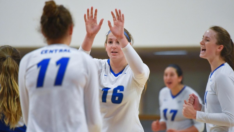 Volleyball Takes Five-Set Thriller at Sacred Heart Friday