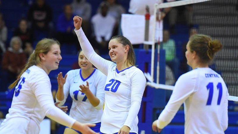 Volleyball Rallies Past Bryant in Five Sets
