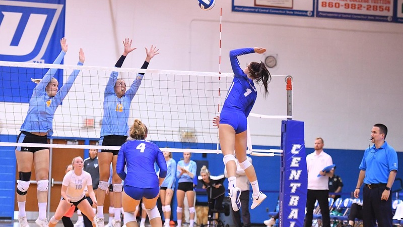 Volleyball Falls in Five Sets at Robert Morris on Friday