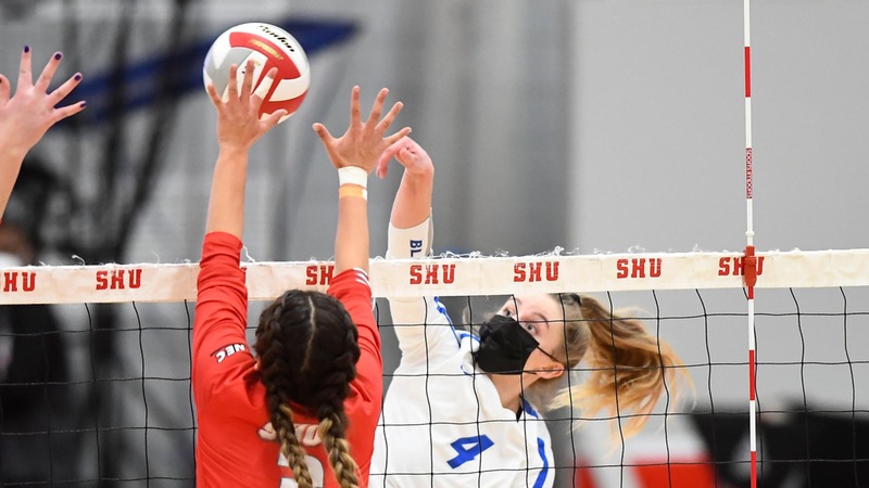 Volleyball Splits Conference Matches at Bryant