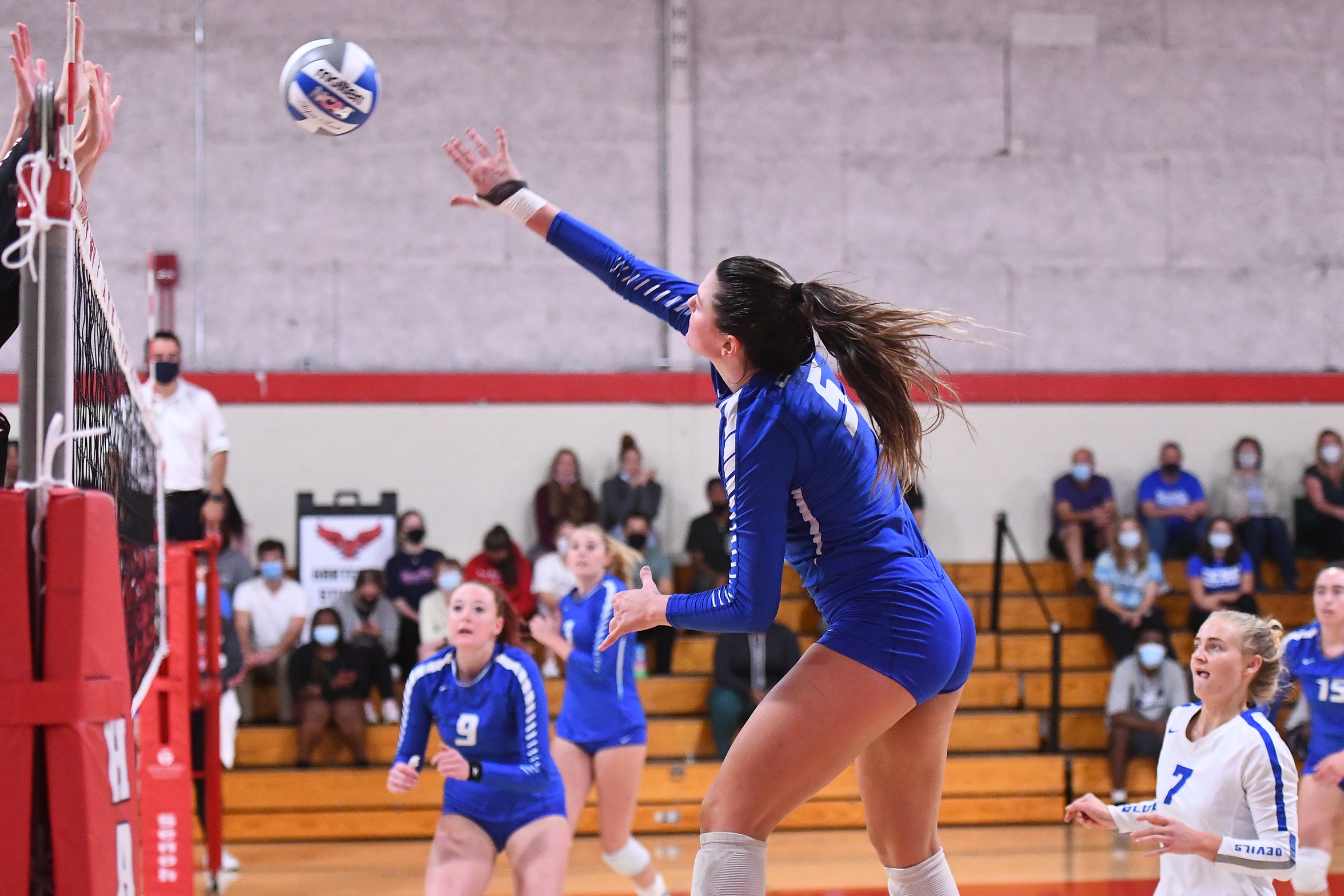 Volleyball Sweeps Hartford